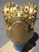 三牙輪鉆頭·鑲齒(硬質(zhì)合金齒)三牙輪鉆頭和銑齒(鋼齒)三牙輪鉆頭